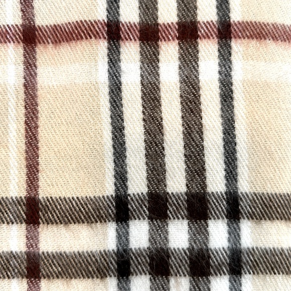 Cashmere LV Color Scarf - Picture 3 of 3